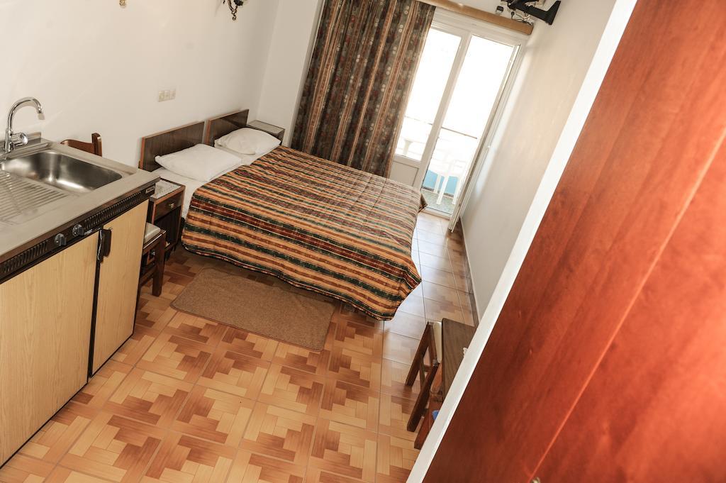 Hotel Karpathos Экстерьер фото